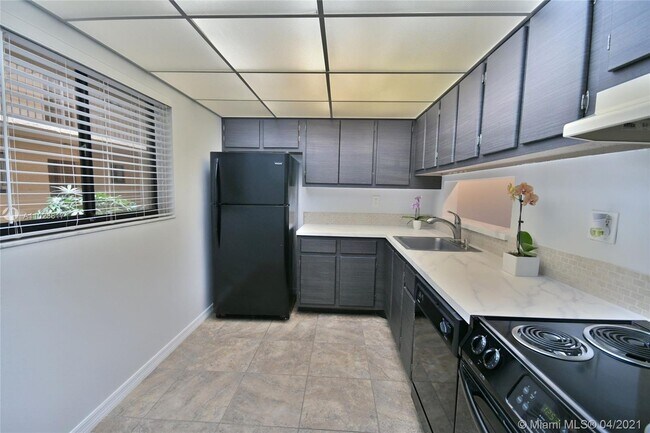 Building Photo - 8075 SW 107th Ave