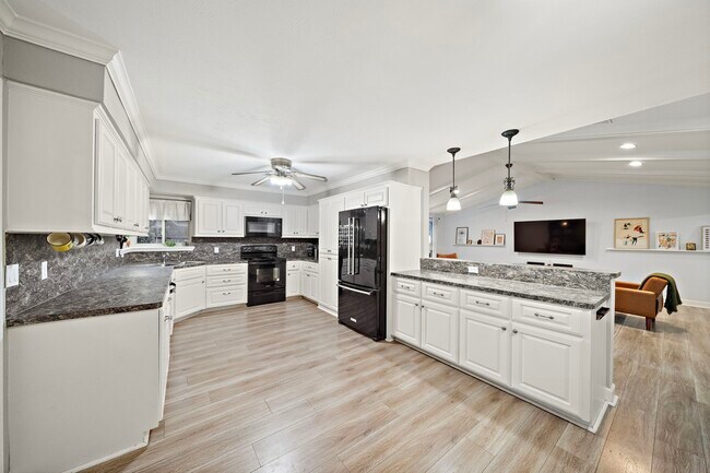 Building Photo - 10211 Cantertrot Dr