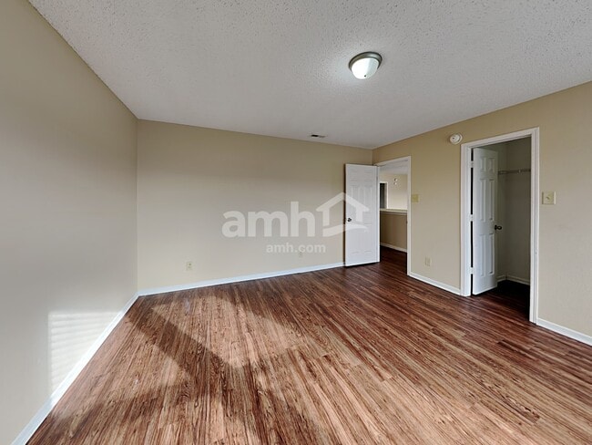 Building Photo - 6850 W Littleton Dr