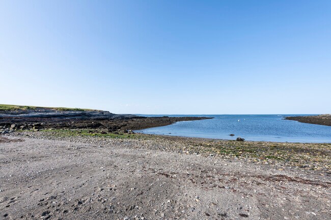 Building Photo - 2 Oak Knoll Rd