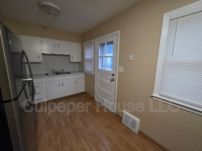 Building Photo - 2564 Berdan Ave
