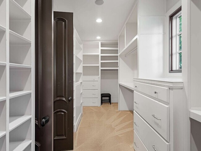 Building Photo - 3807 Harding Pl