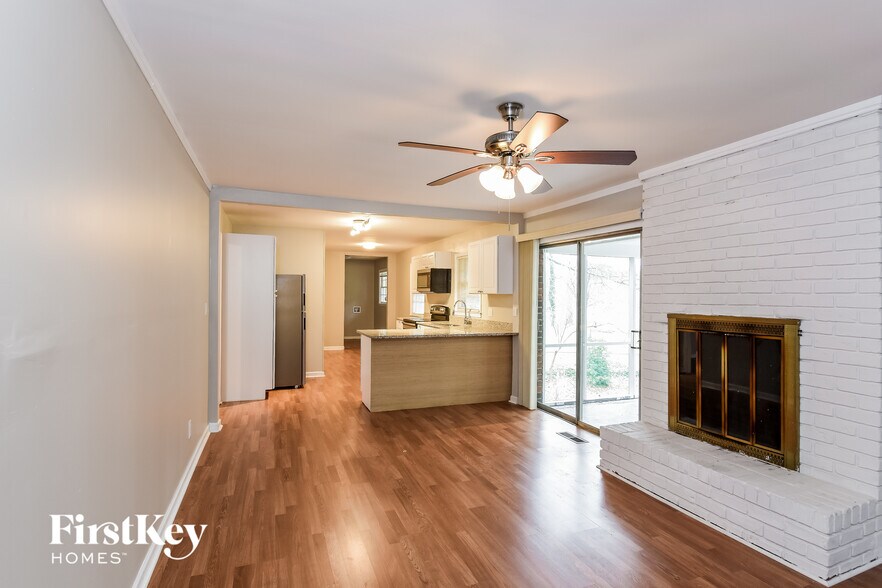 Building Photo - 1917 Annette Ln SW