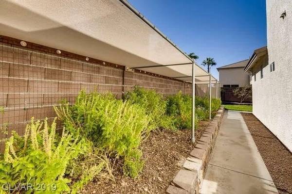 Building Photo - 27 Desert Gallery St