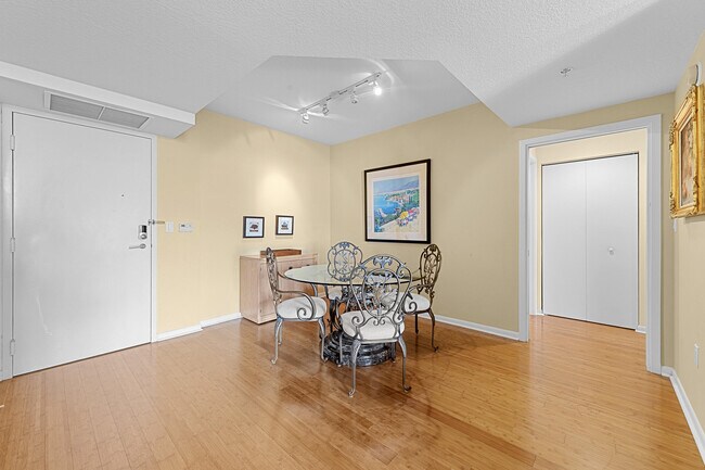Building Photo - 1551 N Flagler Dr
