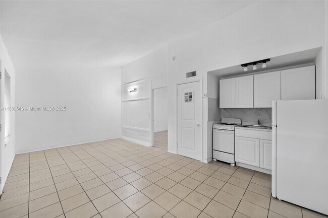 Primary Photo - 840 SW 7th St