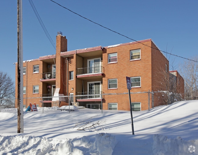 Building Photo - 910 Forest St