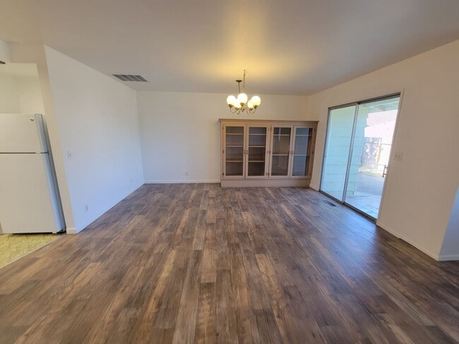 Building Photo - Spacious 3/2 Home Located in the Stanmar c...
