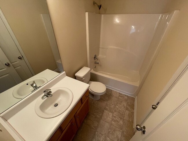 Building Photo - BRIDGEWATER HOME! PRE-LEASING FOR AUGUST 1 2026! 1/2 Off Deposit!