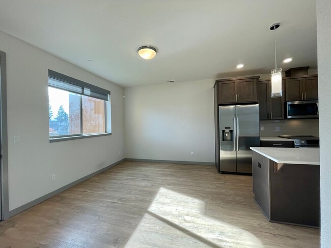 Building Photo - Fantastic 2 Bed 1 Bath - N. Portland - Arb...