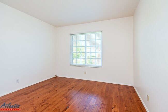 Building Photo - Beautiful Home | Attached ADU Suite | Desirable Location