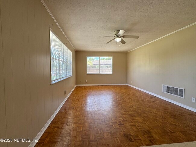 Building Photo - 517 Cody Dr
