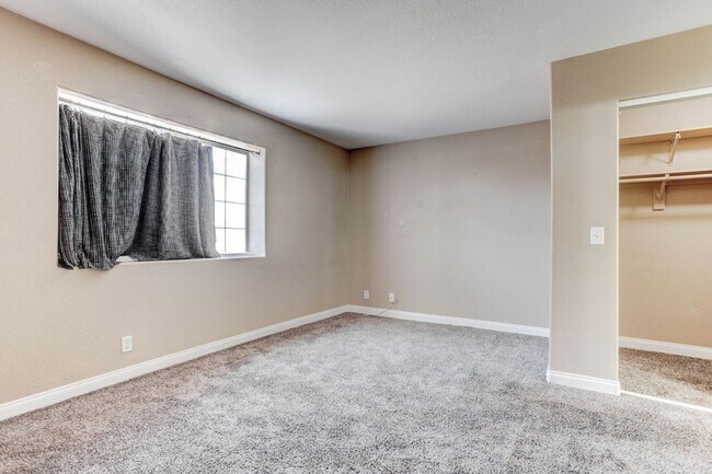 Building Photo - 3661 Renovah St