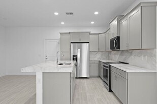 Building Photo - 4616 Longwood Lake Sq