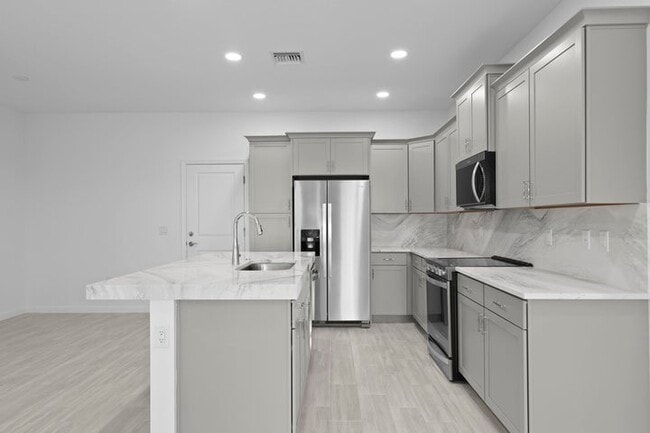 Building Photo - 4616 Longwood Lake Sq