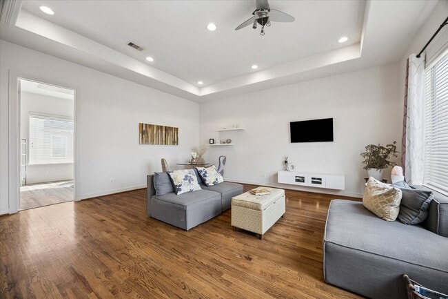 Building Photo - 3804 Center Plaza Dr