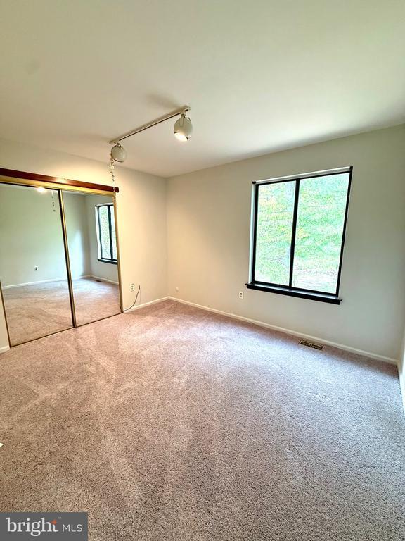 Building Photo - 4 Hazelhurst Dr