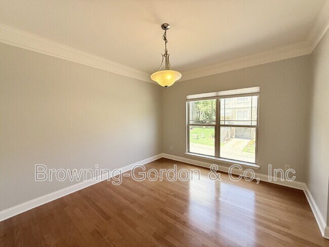 Building Photo - 1057 Woodbury Falls Dr