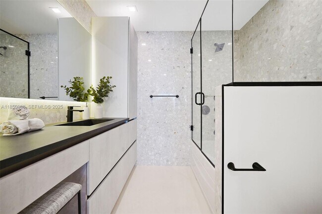 Building Photo - 3343 NE 166th St