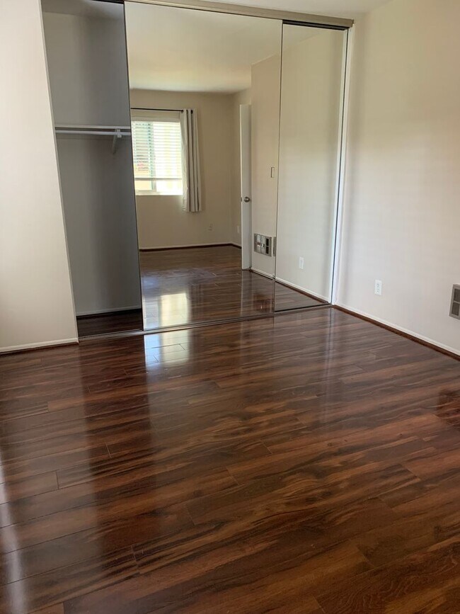 Building Photo - 5510 Armitos Ave