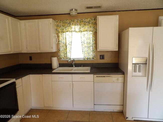 Building Photo - 6318 Hudson Rd