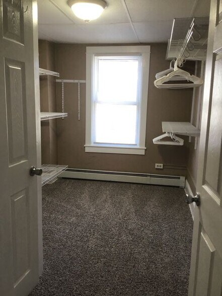 Building Photo - 650 N Mary St