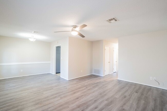 Building Photo - S Hudson Ave Duplex