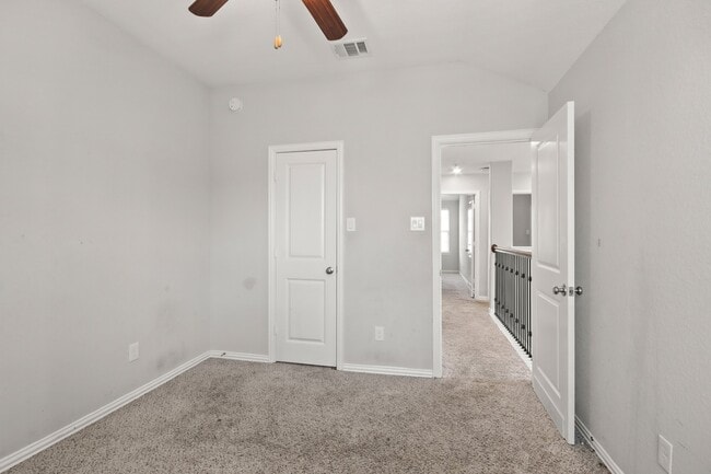 Building Photo - 702 S Galley Dr