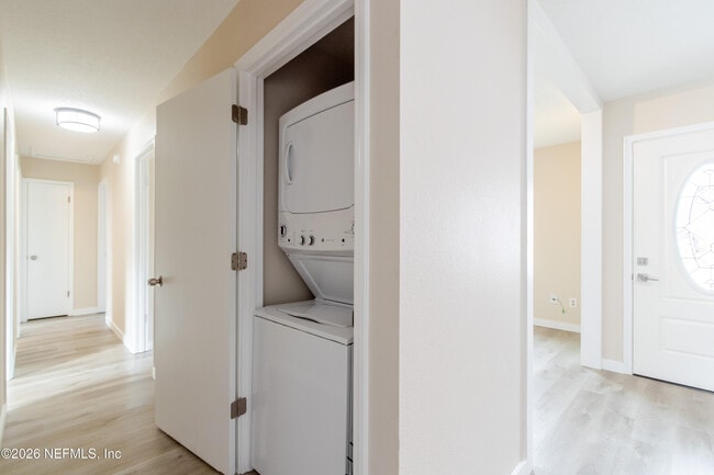 Building Photo - 10036 Delano Dr N