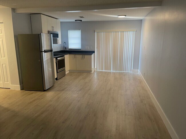 Building Photo - 780 NE 46th Ct