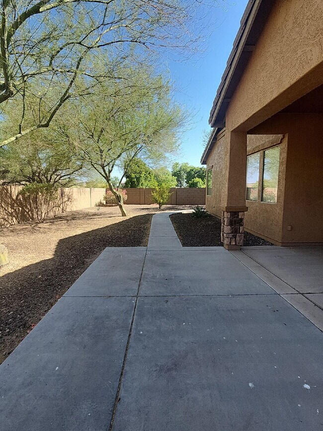 Building Photo - "Charming 3-Bed with 2 Full Baths and 2,162 Sq Ft of Comfort in Vistancia Village Peoria, AZ!"