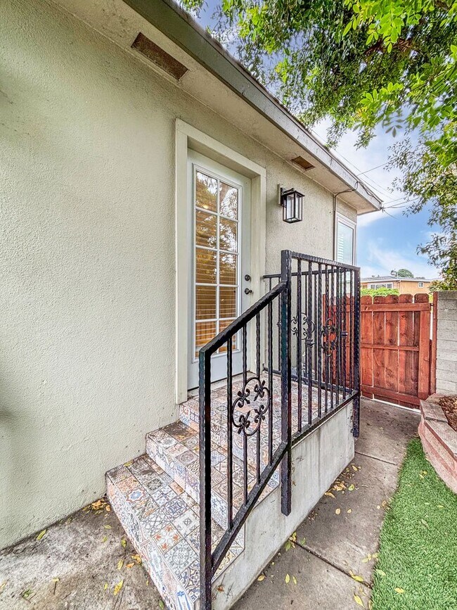 Building Photo - SD: Charming 2BD/2BA Home in La Mesa with Wraparound Porch, Turf Backyard & Attached Garage