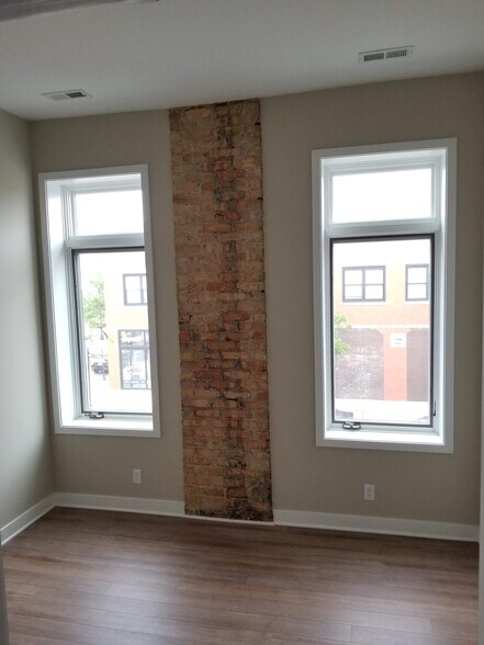 Building Photo - 1548 119th St