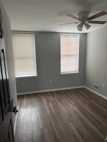 Building Photo - 3325 E Monument St