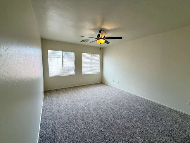 Building Photo - 2540 W Hawks Eye Ave