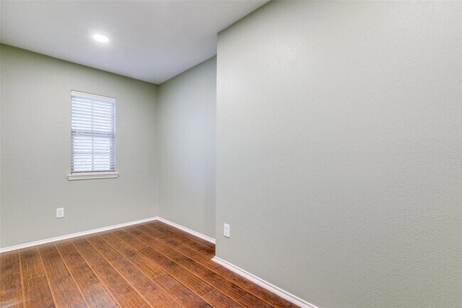 Building Photo - 530 Blue Sage