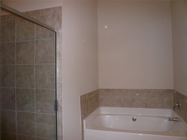Building Photo - 2417 Tenor Ln