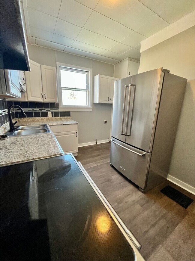 Building Photo - Spacious single family home in Independenc...