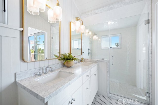 Building Photo - 360 Cliff Dr