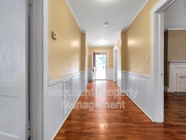 Building Photo - 522 Perry Ave