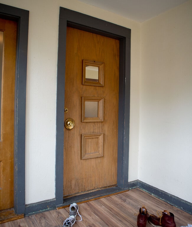 Building Photo - 225 Buell St