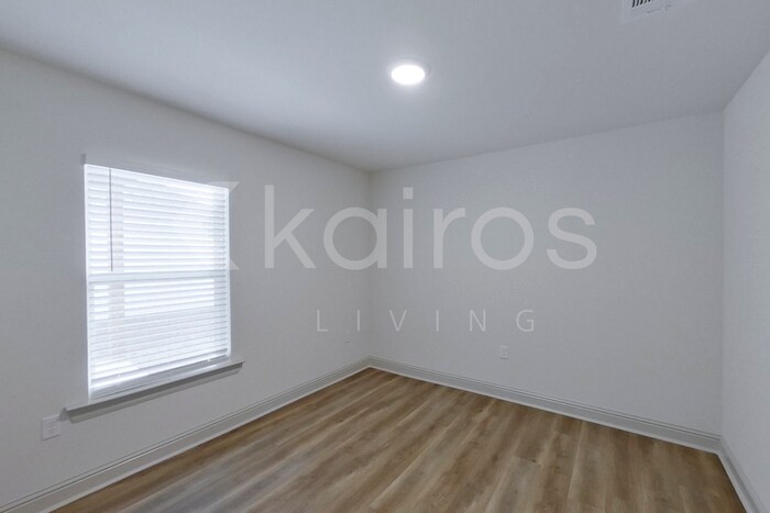 Building Photo - 8118 S Hendrick Dr