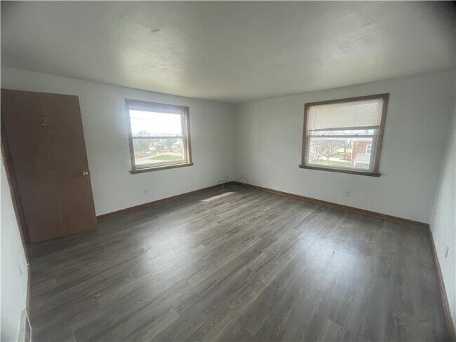 Building Photo - 160 Fernwood Rd