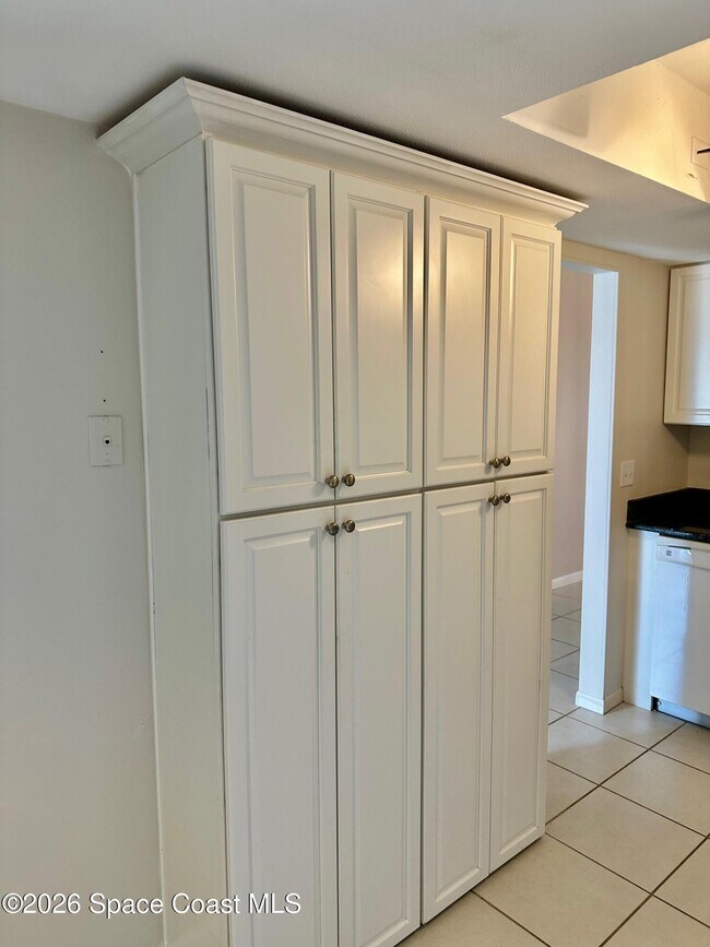 Building Photo - 335 Paradise Blvd