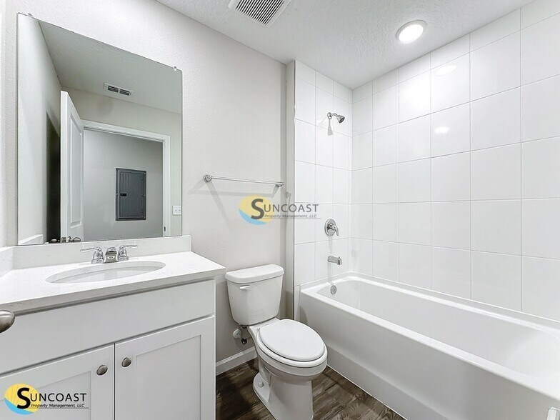 Building Photo - 6433 Breezy Oaks Wy