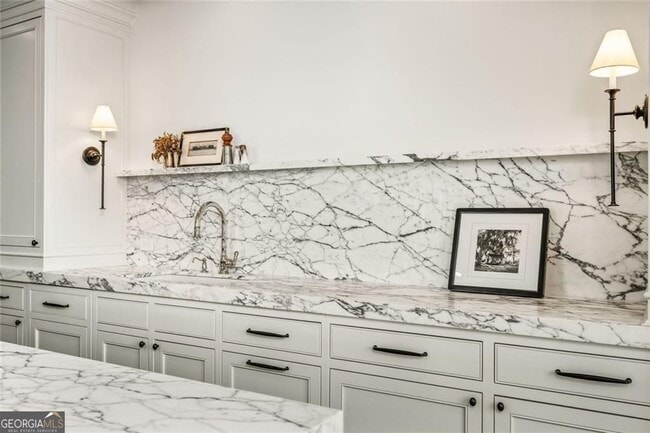 Building Photo - 2575 Peachtree Rd NE