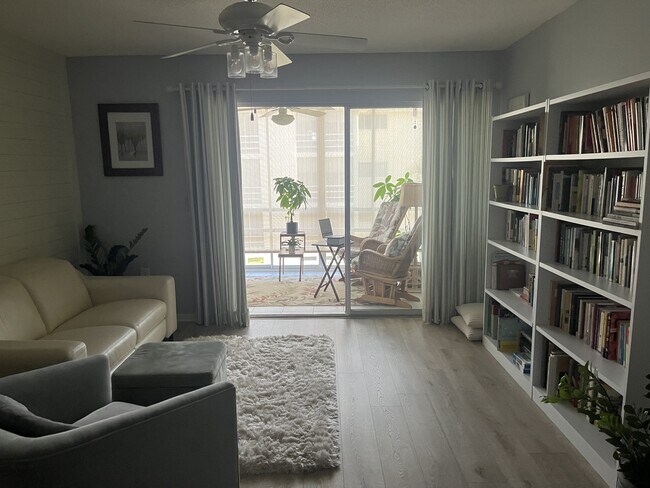 Building Photo - 995 La Guna Dr