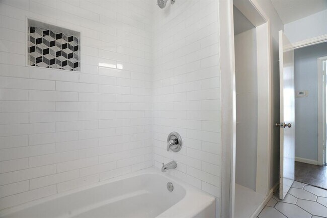 Building Photo - 11702 Oak Trail