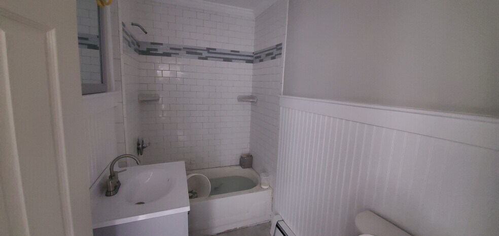 Building Photo - 1518 Pembroke St