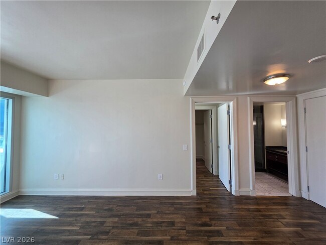 Building Photo - 2700 S Las Vegas Blvd